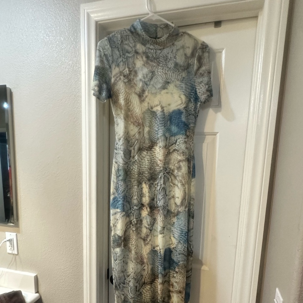 Steve Madden Blue, Cream and Gray Marble-Print Midi Dress - Picture 2 of 7